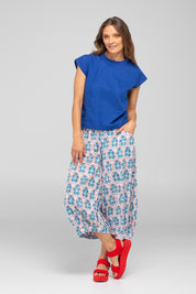 A model wearing the Leaf Cotton Top in colour Blu (Blue), from the front, showing the whole outfit