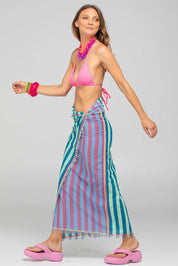 A model wearing the Capri Cotton Sarong in colour Capriblue, from the front, showing the whole outfit
