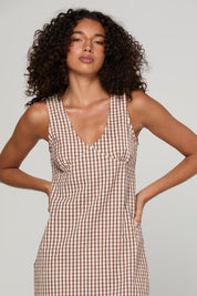 Model Genericm wearing size sample of the Sutora Dress – Cocoa in colour Cocoa, in a cropped view