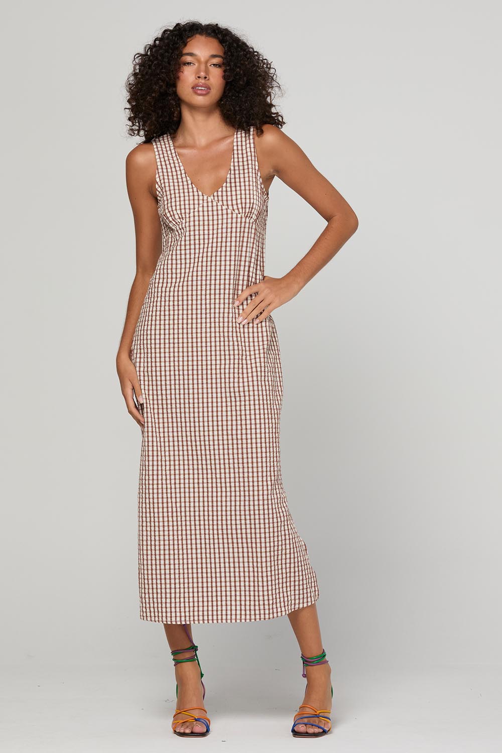 Model Genericm wearing size sample of the Sutora Dress – Cocoa in colour Cocoa, from the front