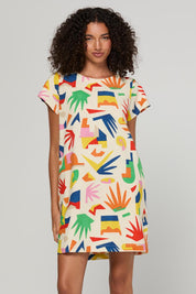 Model Genericm wearing size sample of the Harper Dress – Shapes in colour Shapes, in a cropped view