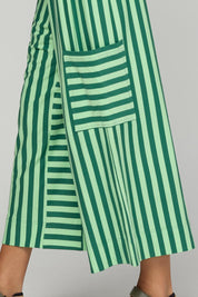 Model Genericm wearing size sample of the Luka Pant – Kiwi in colour Kiwi, in a cropped view