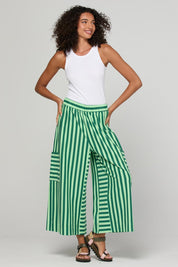 Model Genericm wearing size sample of the Luka Pant – Kiwi in colour Kiwi, from the front