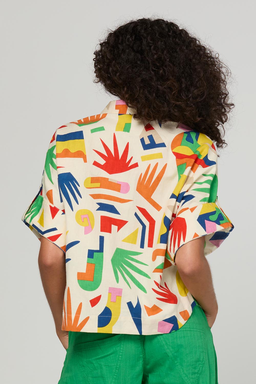 Model Genericm wearing size sample of the Maui Shirt – Shapes in colour Shapes, from the back