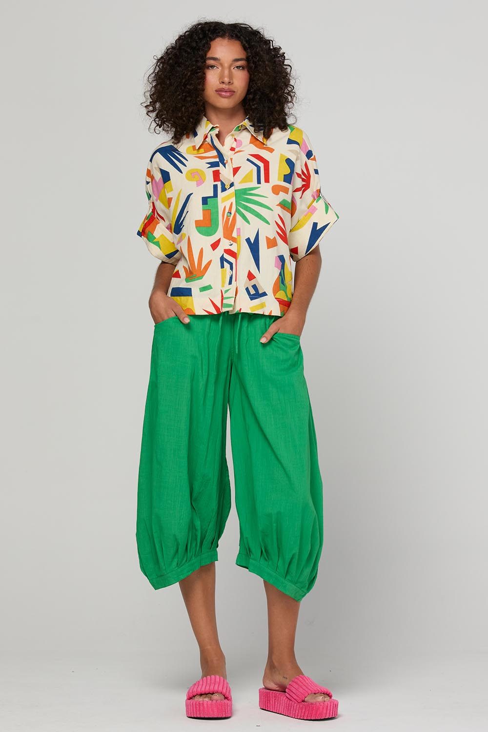 Model Genericm wearing size sample of the Maui Shirt – Shapes in colour Shapes, from the front