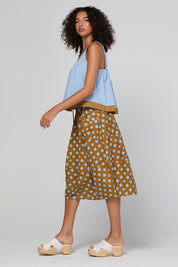 Model Genericm wearing size sample of the Guru Skirt – Geocheck in colour Geocheck, from the front