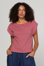 Model Genericm wearing size sample of the Bellissimo Tee – Roma in colour Roma, in a cropped view