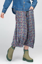 A model wearing the Guru Cotton Pant in colour Inez (Blue), from the front, cropped image