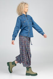 A model wearing the Guru Cotton Pant in colour Inez (Blue), from the front, showing the whole outfit