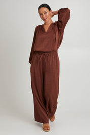 Model Katie wearing size S of the Liza Pant in colour Cocoa, from the front, showing the whole outfit