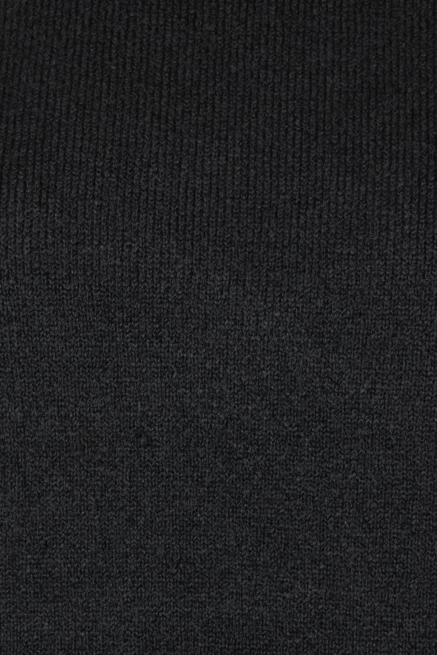 Product shot of the Pilot Knit in colour Black (Black), detail