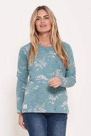 A model wearing the Neem Sweat in colour Teal (Blue), from the front, cropped image