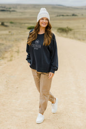Model Sally wearing size 10 of the Sara Cuffed Jean in colour Cream, from the front, showing the whole outfit