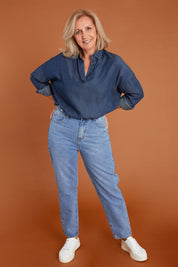 Model Sandy wearing size 10 of the Kristy Straight Jean in colour Midblue (Blue), from the front, showing the whole outfit