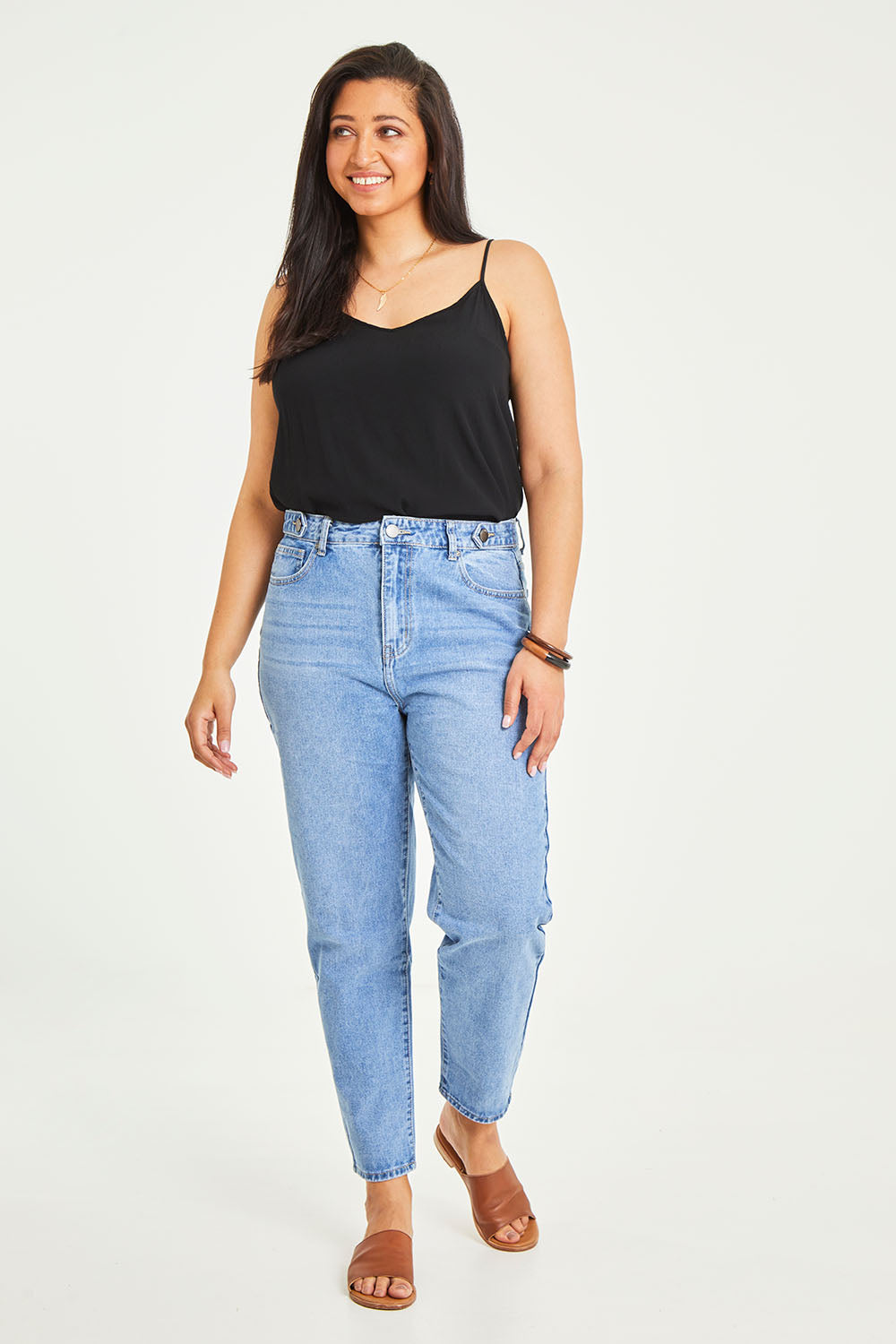 Model Terri-Leigh wearing size 14 of the Kristy Straight Jean in colour Midblue (Blue), from the front, showing the whole outfit