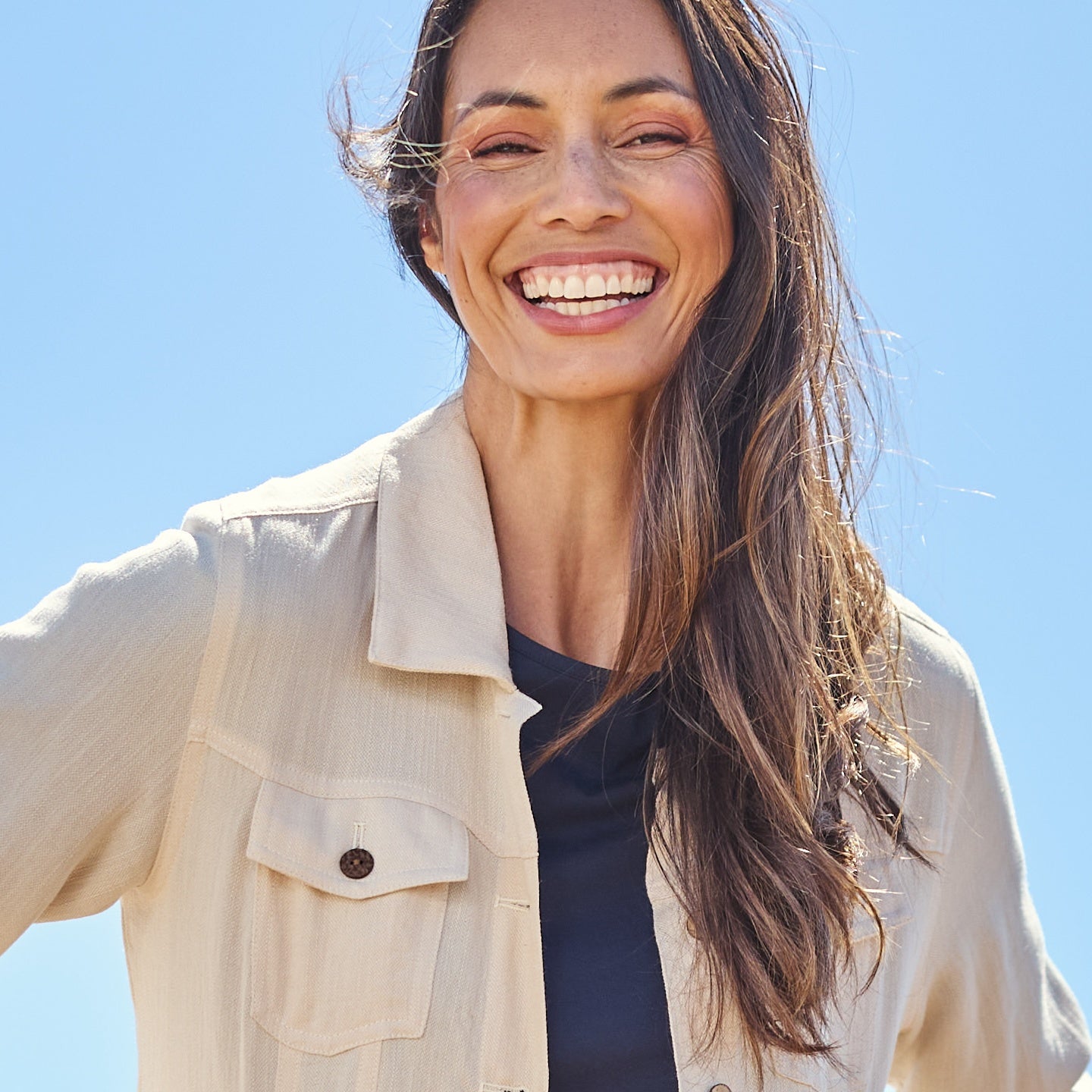 Bird-keepers-must-have-linen-jacket-sand_1.jpg