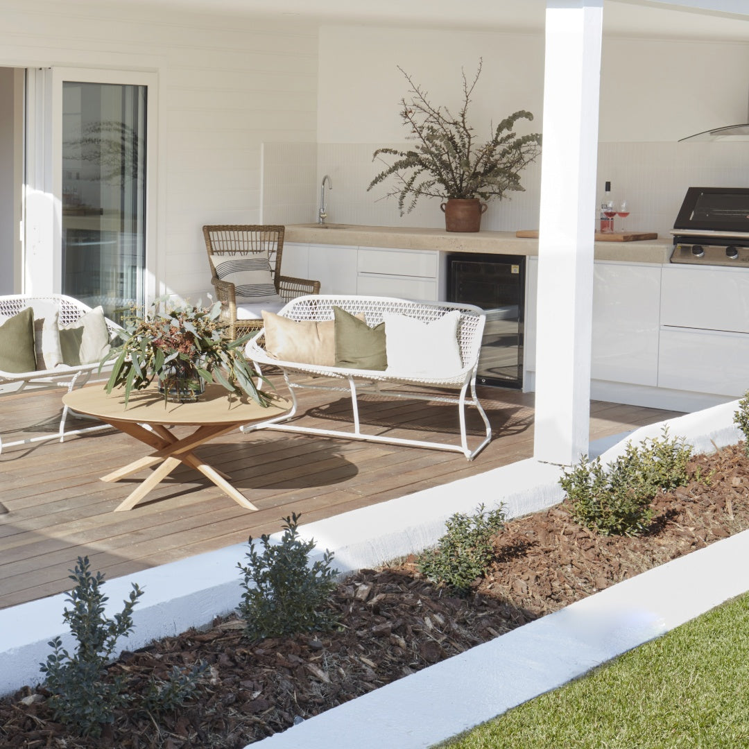 Birdsnest-nest-stays-t1-outdoor-deck.jpg