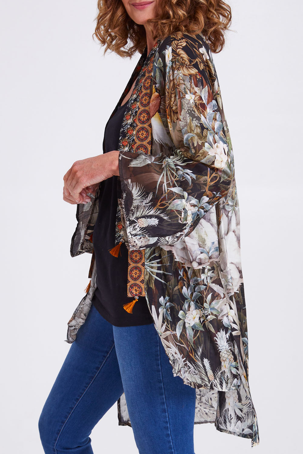 Model Emma wearing size OneSize of the Jungle Kimono in colour Jungle (Black), from the front, cropped image