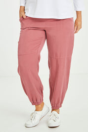 Model Laura wearing size L of the Lyocell Pant in colour Rose (Pink), from the front, cropped image