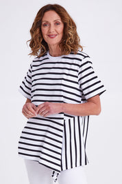 Model Emma wearing size S of the Visa Vera Cotton Tee in colour Blkwhite (Black), from the front, cropped image