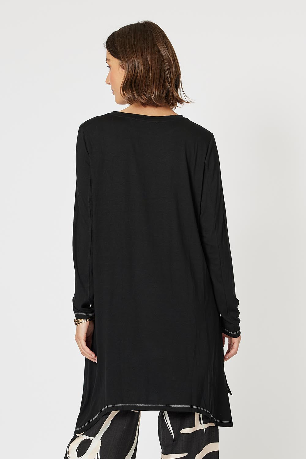 A model wearing the Artist Top in colour Black (Black), from the back