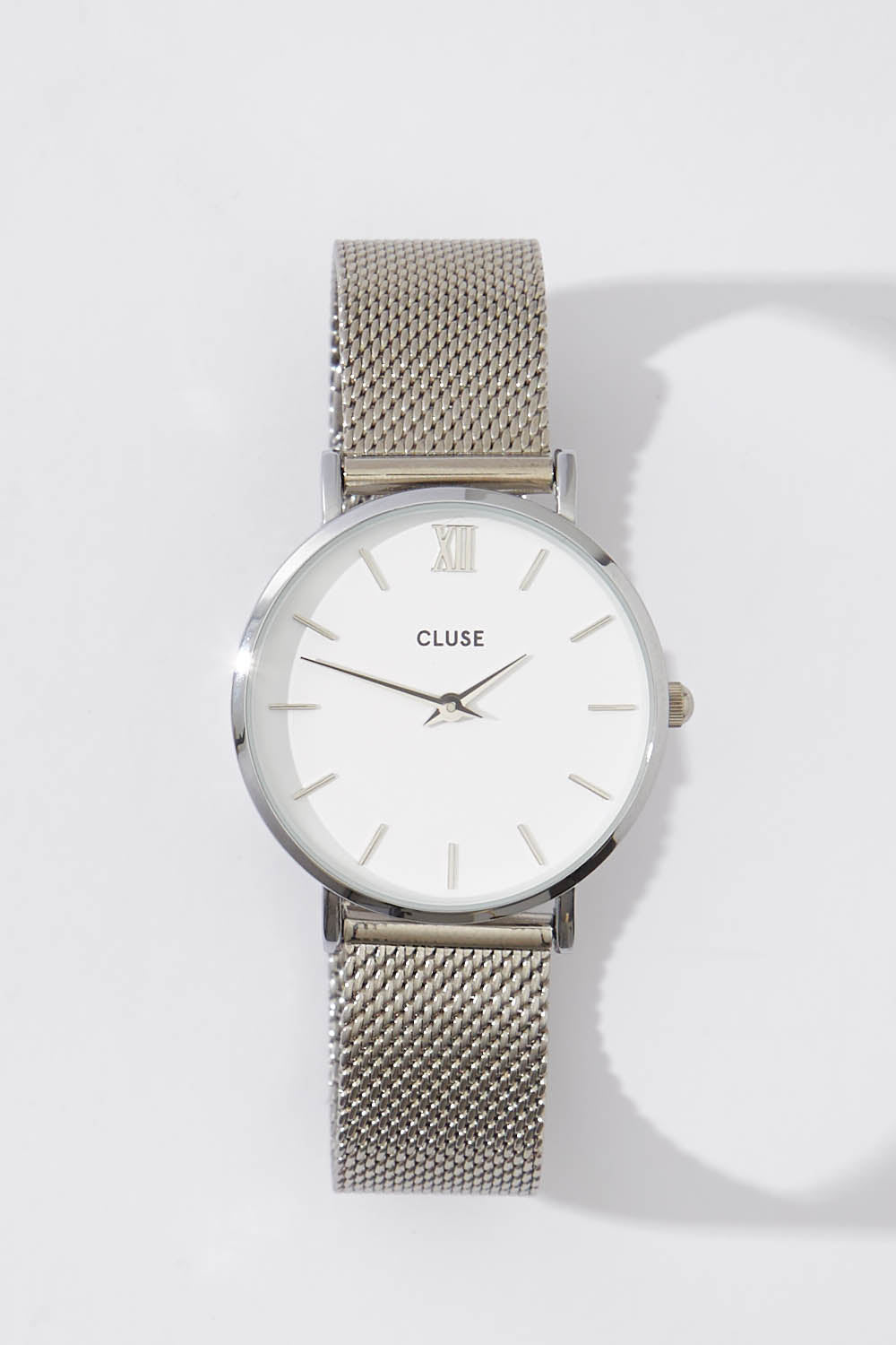 A model wearing size OneSize of the Minuit Mesh Watch in colour SilverWhit (Metallics), from the front, showing the whole outfit
