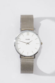 A model wearing size OneSize of the Minuit Mesh Watch in colour SilverWhit (Metallics), from the front, showing the whole outfit