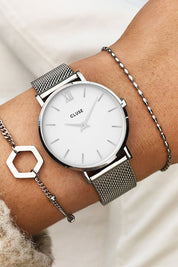 A model wearing the Minuit Mesh Watch in colour SilverWhit (Metallics), from the front, showing the whole outfit