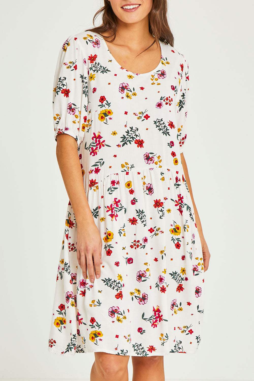 Model Elhana wearing size 10 of the Paradise Print Tunic Dress in colour Print (White), from the front, cropped image