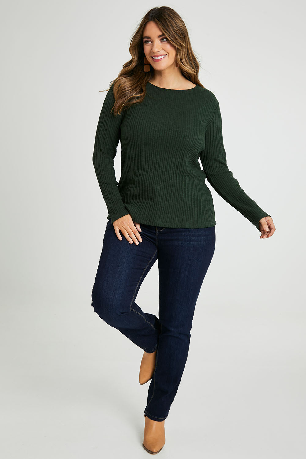 Model Laura wearing size 14 of the Free World Tee Top in colour Forest (Green), from the front, showing the whole outfit