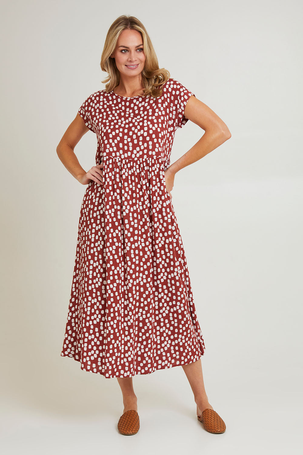 Model Grace wearing size 10 of the Teardrop Print Dress in colour Cinnamon, from the front, showing the whole outfit