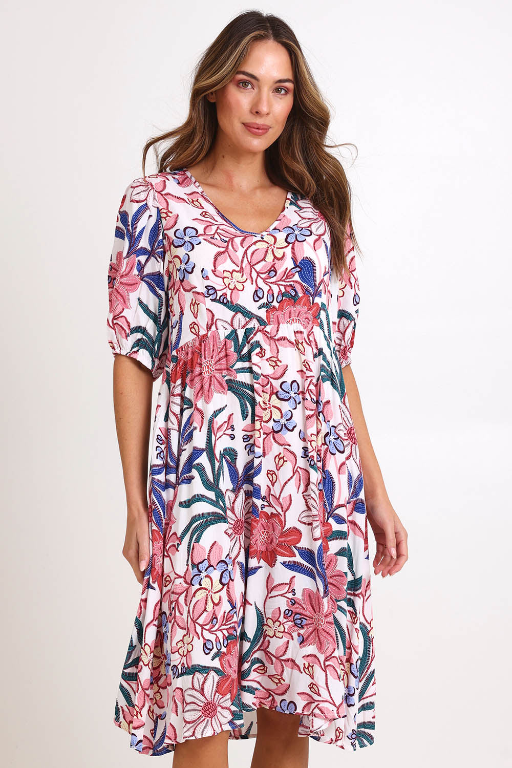 Model Madelinec wearing size 10 of the Billow Pocket Print Dress – Pink in colour Pink, in a cropped view