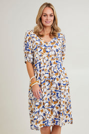 Model Grace wearing size 10 of the Billow Pocket Print Dress in colour Toffee (Blue), from the front, cropped image