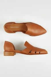 A model wearing size 37 of the Emmette Leather Flat in colour Dktan, from the front, showing the whole outfit