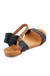 Product shot of the Jinnit Leather Flat in colour Navydktan (Blue), from the back