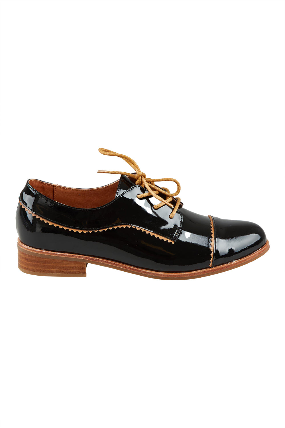 Product shot of the Leeze Patent Leather Lace Up in colour Blktanpat (Black), from the front