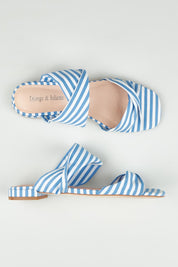 A model wearing size 37 of the Mazzy Slides in colour Denimwhite (Blue), from the front, showing the whole outfit
