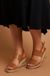 A model wearing size 38 of the Pama Leather Wedge in colour Tan, from the front, showing the whole outfit