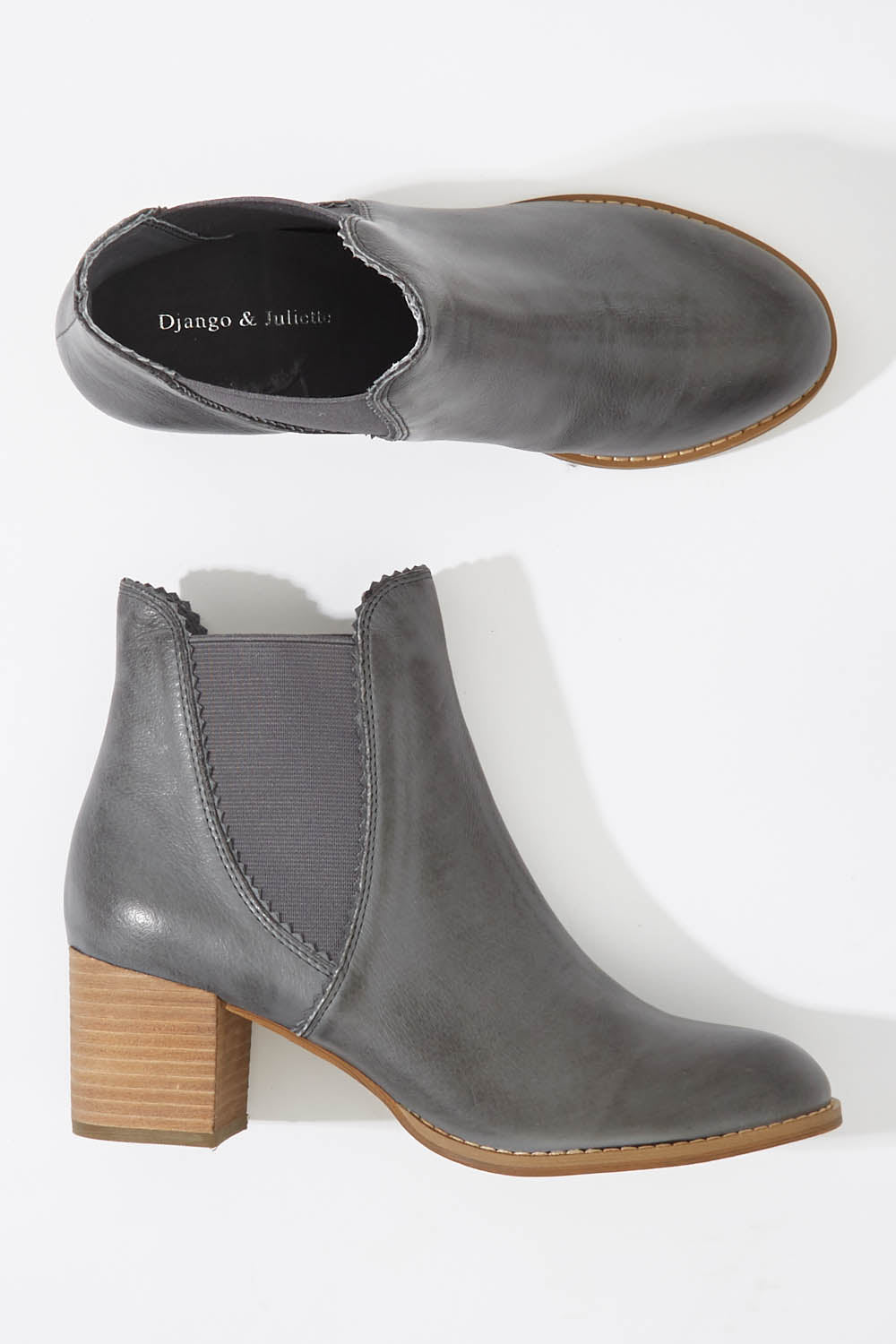 A model wearing size 36 of the Sadore Boot in colour DarkGrey (Grey), from the front, showing the whole outfit