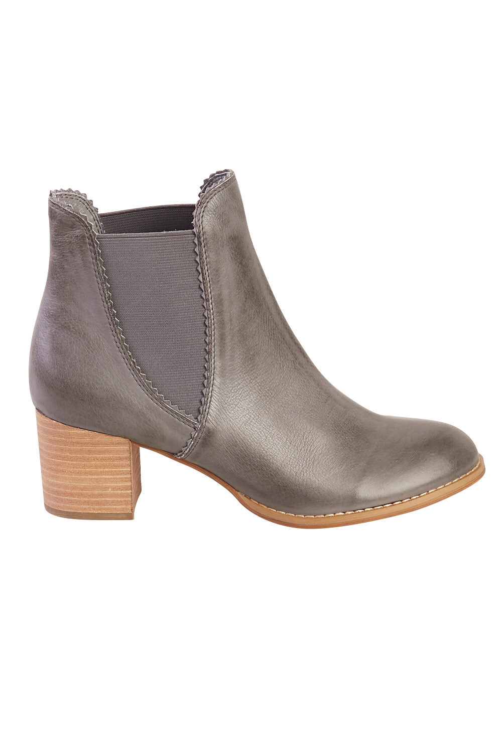 Product shot of the Sadore Boot in colour DarkGrey (Grey), from the front
