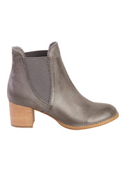 Product shot of the Sadore Boot in colour DarkGrey (Grey), from the front
