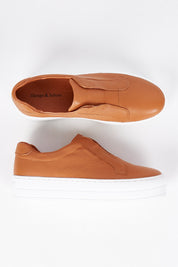 A model wearing size 36 of the Shia Leather Pull On Sneaker in colour Scotch, from the front, showing the whole outfit