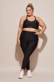 A model wearing the Elite Tight 7/8 in colour Black (Black), from the front, showing the whole outfit