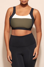 A model wearing the Lay Up Crop in colour Khakiblk (Black), from the front, cropped image