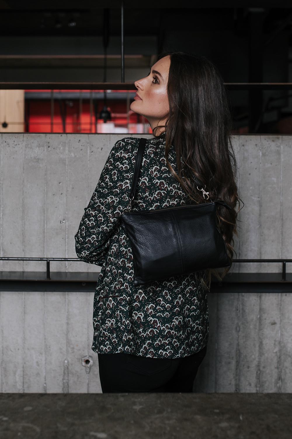 A model wearing the Ellie Leather Bag in colour Black (Black), from the front, showing the whole outfit