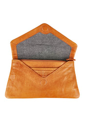 Product shot of the Riley Leather Clutch in colour Tan, detail