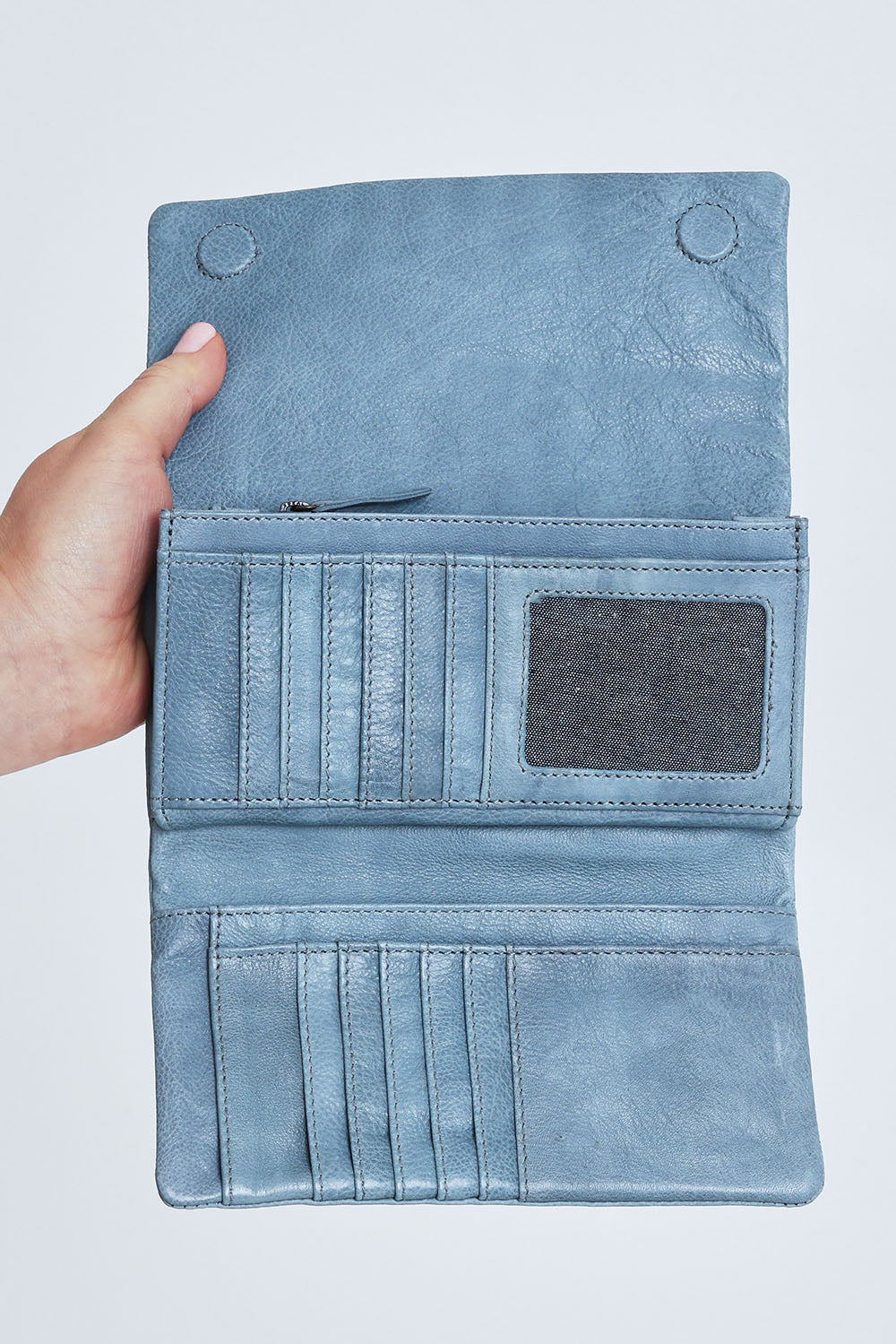 Model Steph wearing size OneSize of the Rose Leather Purse in colour Steelgrey (Grey), from the front, cropped image