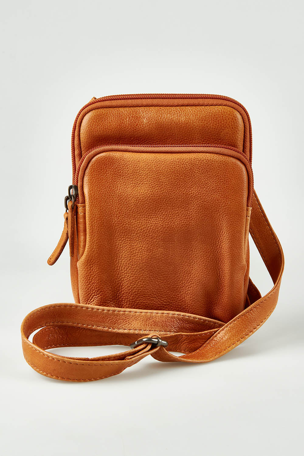 A model wearing the Sophie Small Leather Bag in colour Tan, from the front, showing the whole outfit