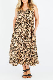 Model Jess wearing size OneSize of the Savannah Maxi in colour Cheetah, from the front, cropped image