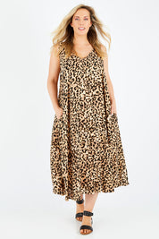 Model Jess wearing size OneSize of the Savannah Maxi in colour Cheetah, from the front, showing the whole outfit